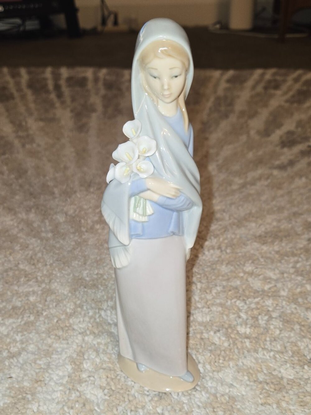 Lladro Girl with Calla Lilies